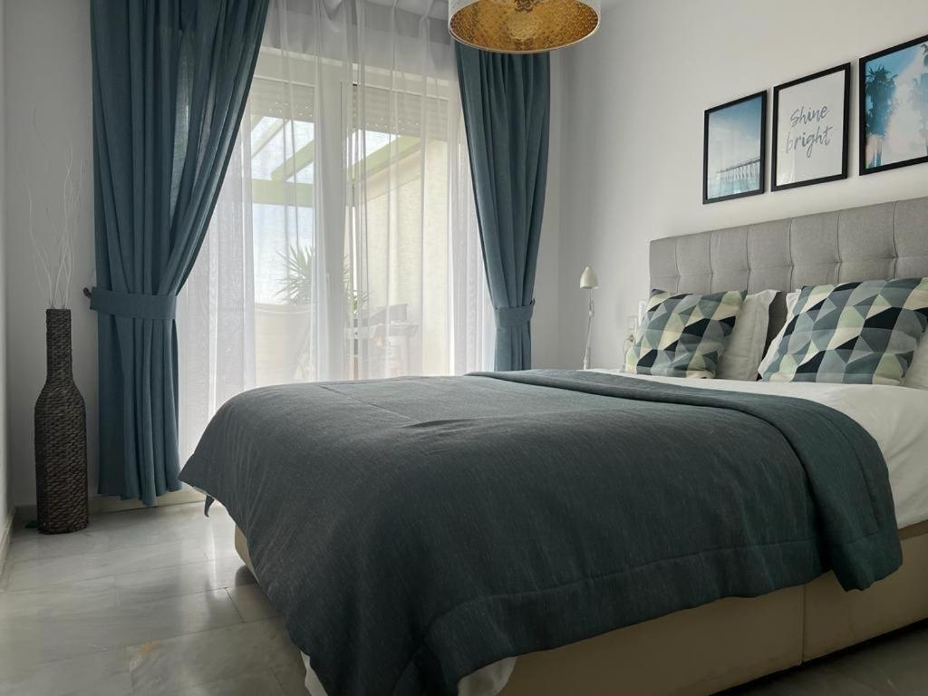 Frontline Beach Penthouse In Mi Capricho Sitio de Calahonda Exterior foto